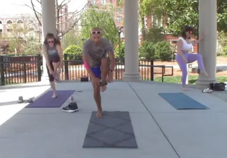 Aktzi – 30 min. Balance & Strength Yoga